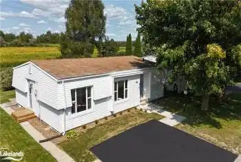 View of front of property featuring a front lawn