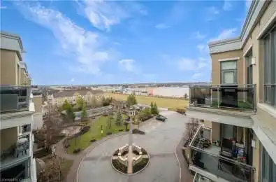 111 Civic Square Gate Unit# 619 Aurora Ontario L4G 0S6