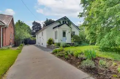 4 MULHOLLAND Street Barrie Ontario L4N 1X2