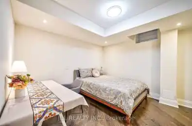 133 HILLSVIEW Drive Unit# RmB Bsm Richmond Hill Ontario L4C 2R4