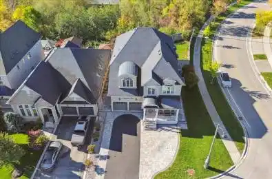 1 Mccombe Lane Vaughan Ontario L6A 4G4