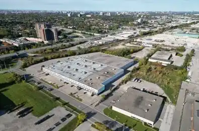 560 Hensall Circle Mississauga Ontario L5A 1Y1