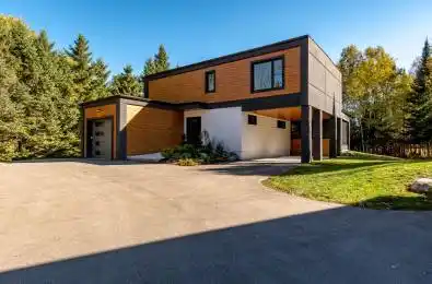 649 Skyhills Road Huntsville Ontario P1H 2N5