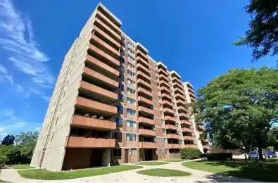 165 La Rose Avenue Unit# 811 Toronto W09 Ontario M9P 3S9
