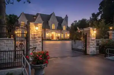 138 Centre Street Vaughan Ontario L4J 1G4