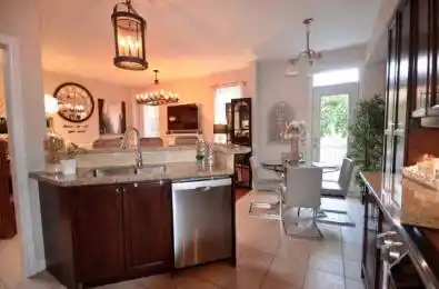 7009 Lessard Lane Mississauga Ontario L5W 1A4