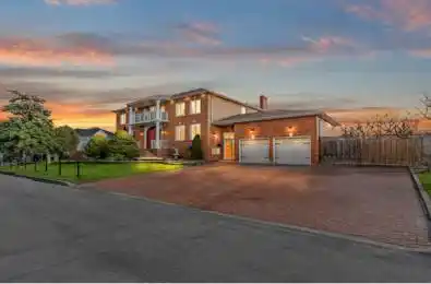 33 Redberry Parkway Toronto W04 Ontario M6L 2J7