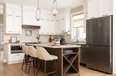 2 Leeds Court Bracebridge Ontario P1L 0B7