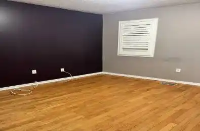 7 Glacier Crescent Toronto E11 Ontario M1X 2A9