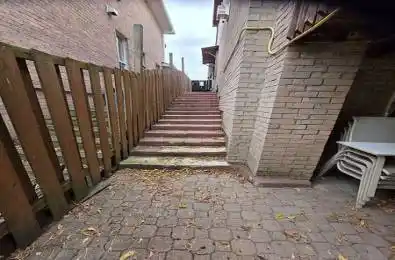 6585 Eastridge Road Mississauga Ontario L5N 4L5