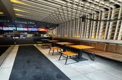 390 Queen Street Toronto C01 Ontario M5V 2A6