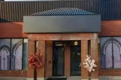 803 Dundas Street Mississauga Ontario L4Y 2B7