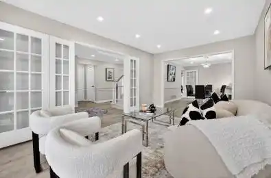 325 Salisbury Lane Newmarket Ontario L3Y 8A6