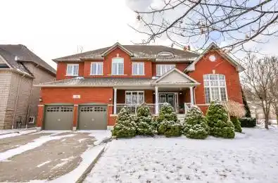 38 Camelot Square Barrie Ontario L4M 0C3